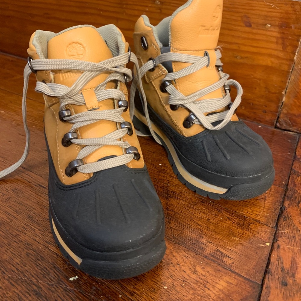 Selling kids timberland winter boots
